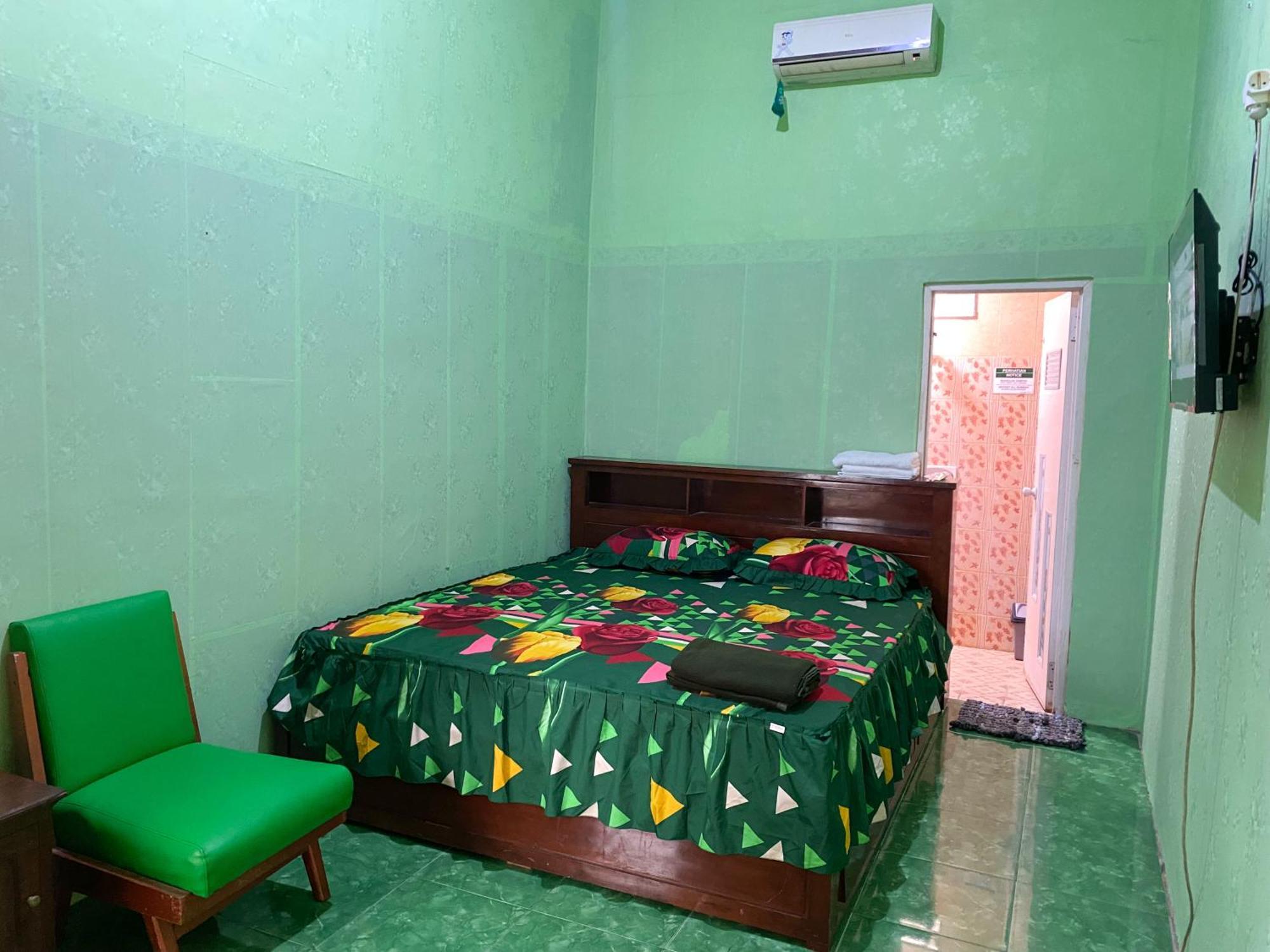 Parikesit Guest House Yogyakarta Exterior photo